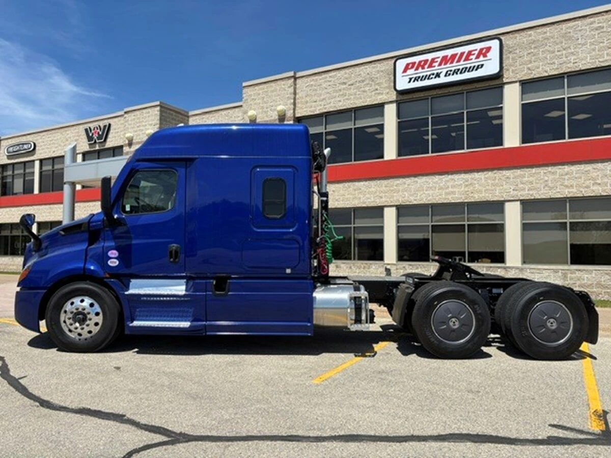 2026 Freightliner Cascadia in Knoxville, TN — photo 8