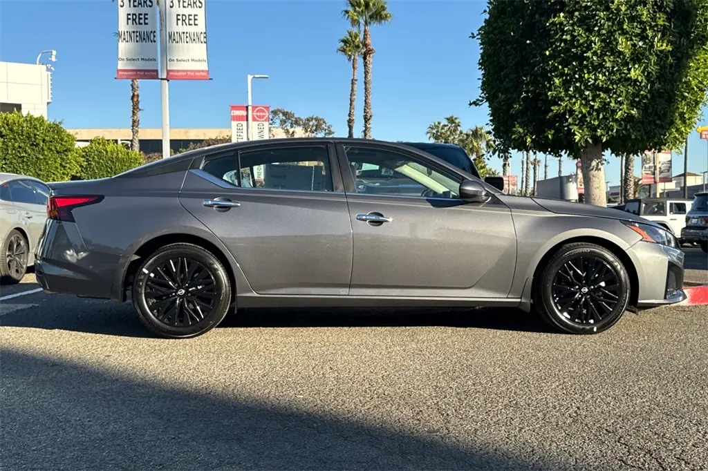 2025 Nissan Altima 2.5 SV photo 3