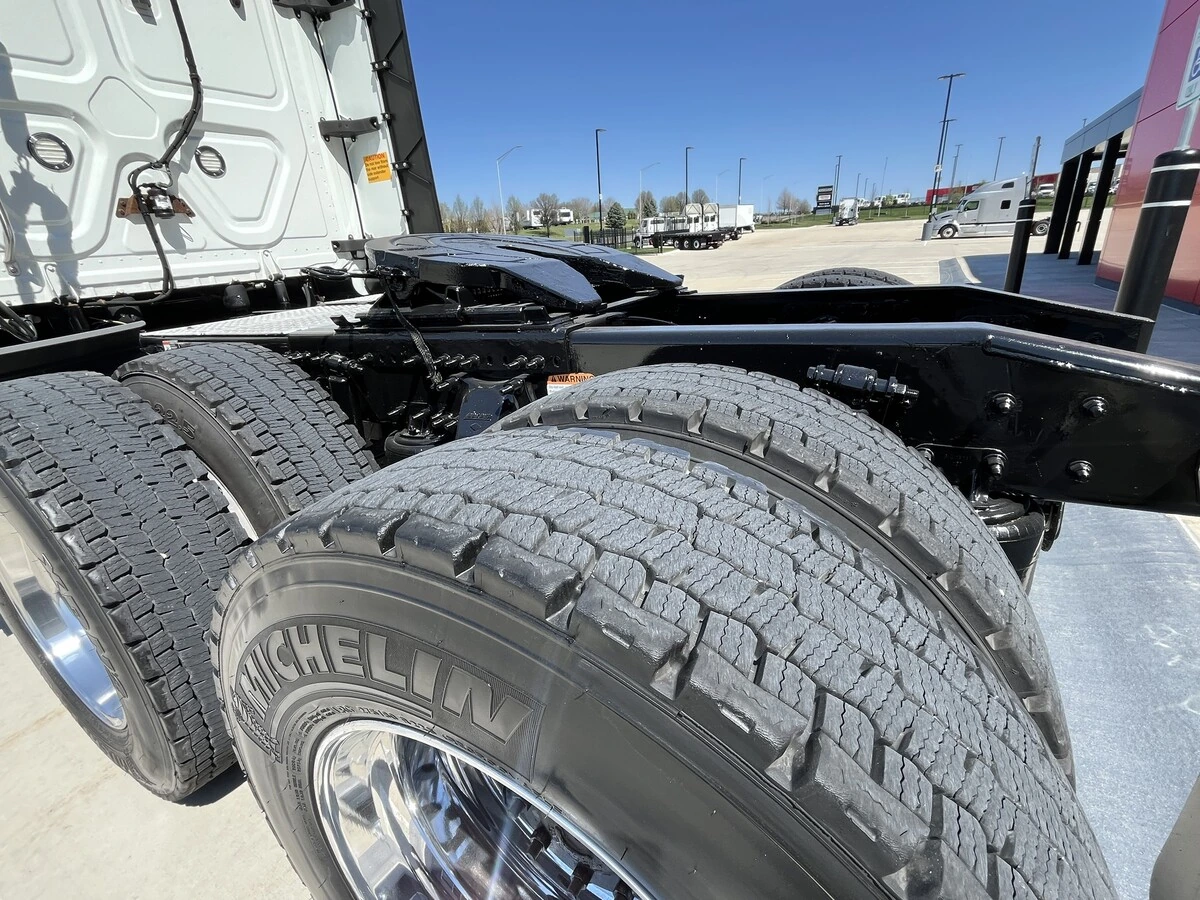 2021 Freightliner Cascadia - image 16