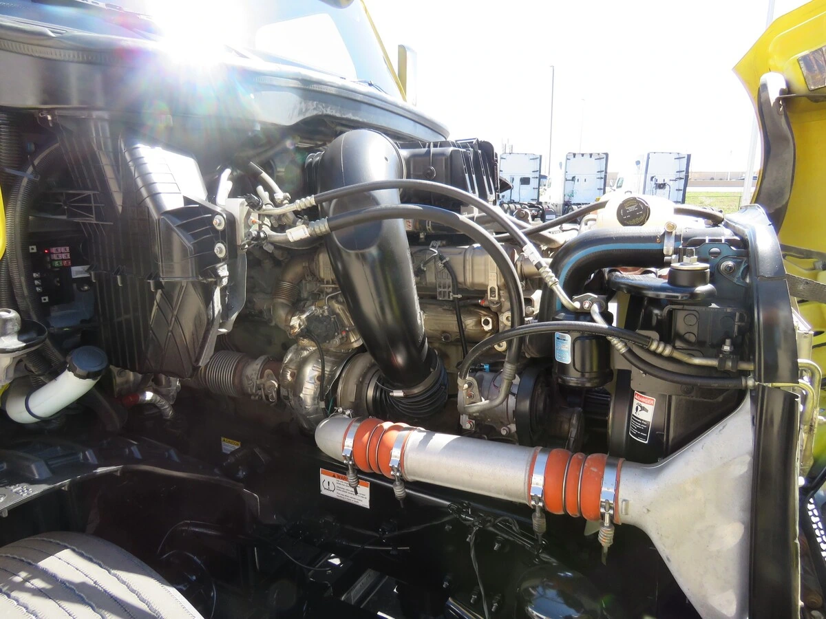 2022 Freightliner Cascadia - image 13