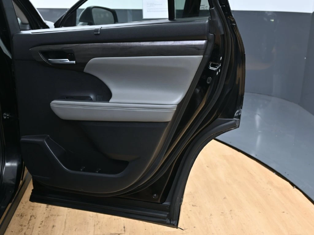 2022 Toyota Highlander Platinum - Photo 33