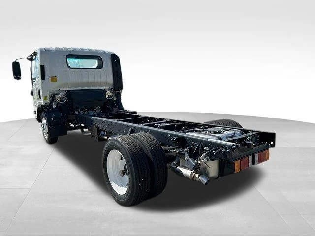 2024 Isuzu NPR - image 6