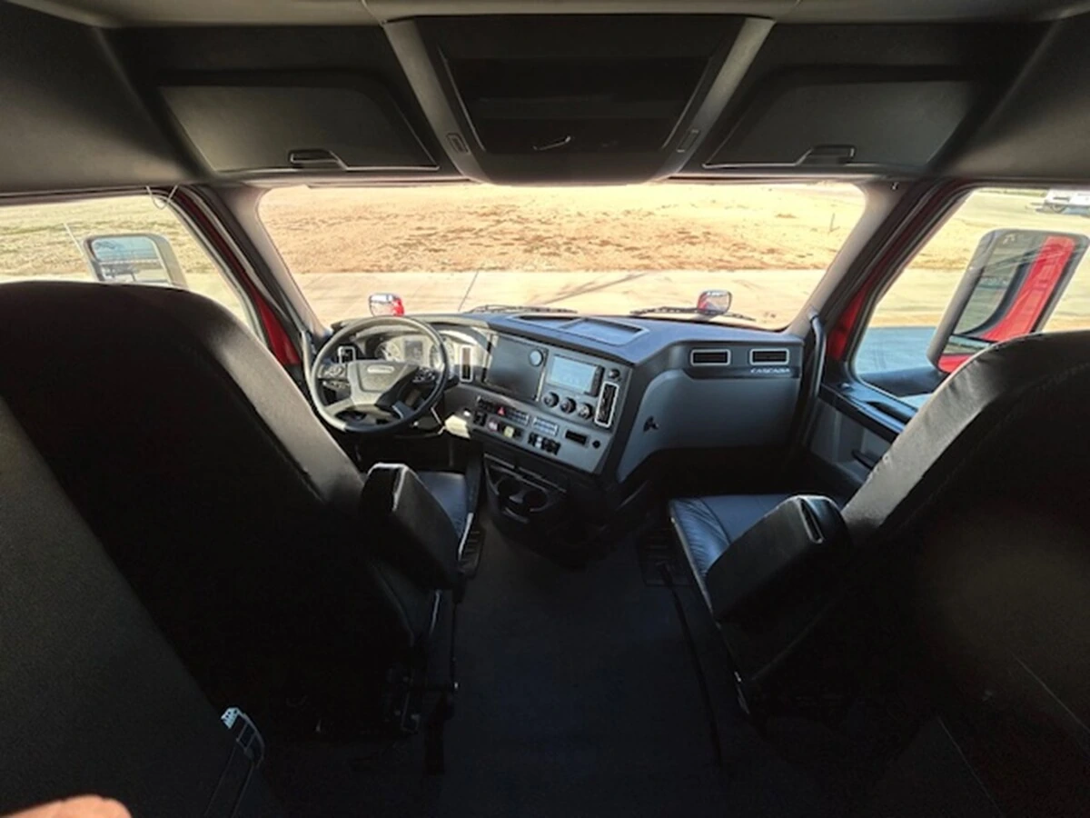 2025 Freightliner Cascadia - image 20