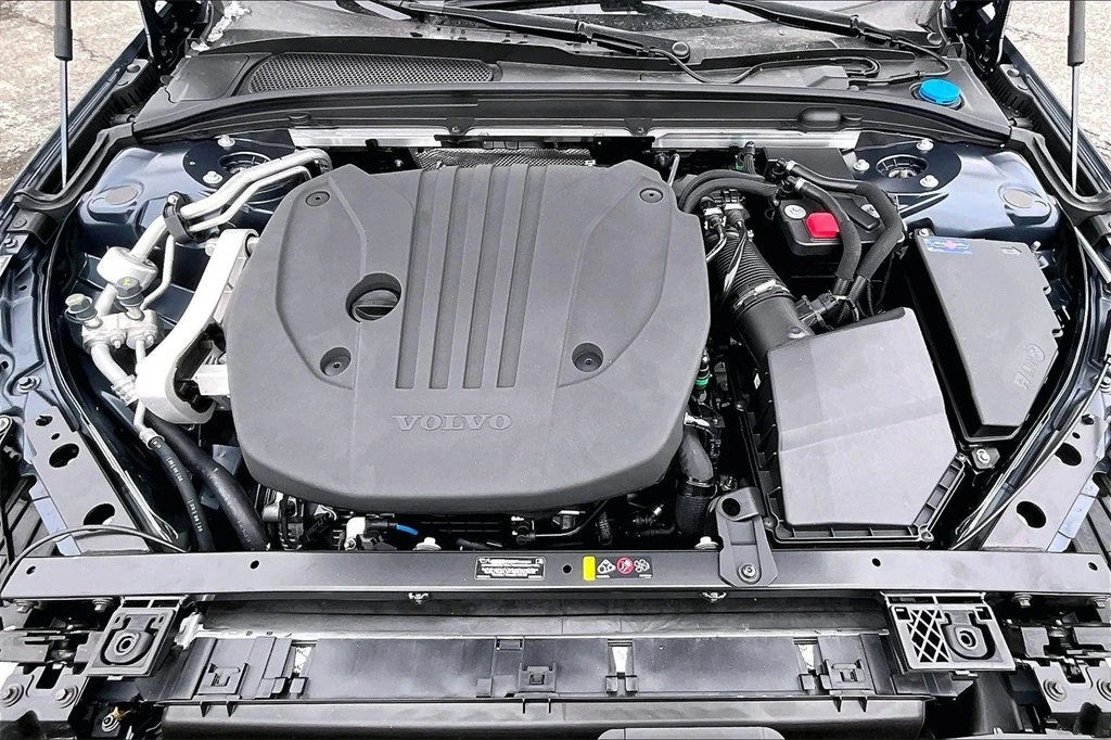 2026 Volvo - image 12