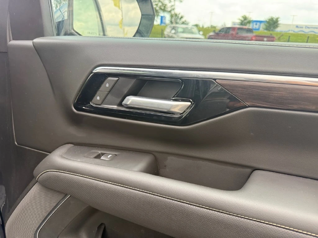 2025 Chevrolet Suburban Premier - Photo 34