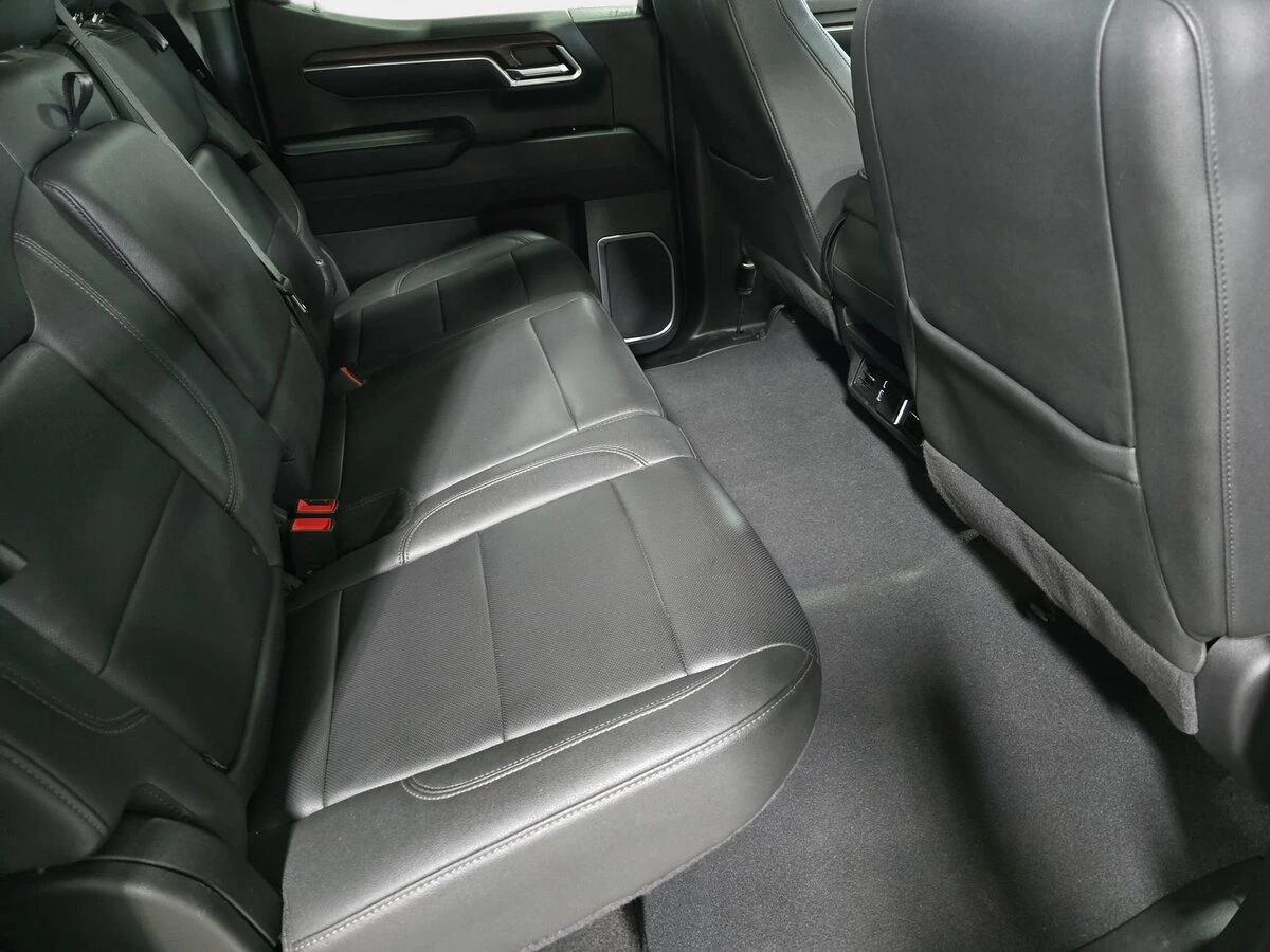 2024 GMC Sierra 1500 SLT - Photo 11