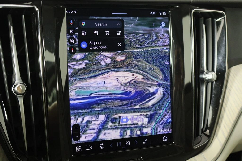 2023 Volvo - image 32