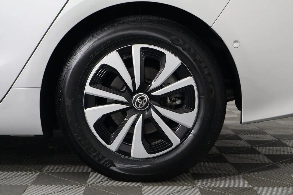 2018 Toyota Prius Prime Advanced photo 13