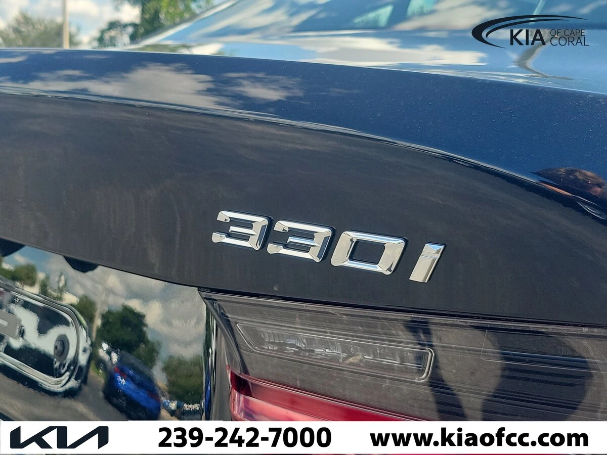 2025 BMW 3 Series 330i - Photo 10