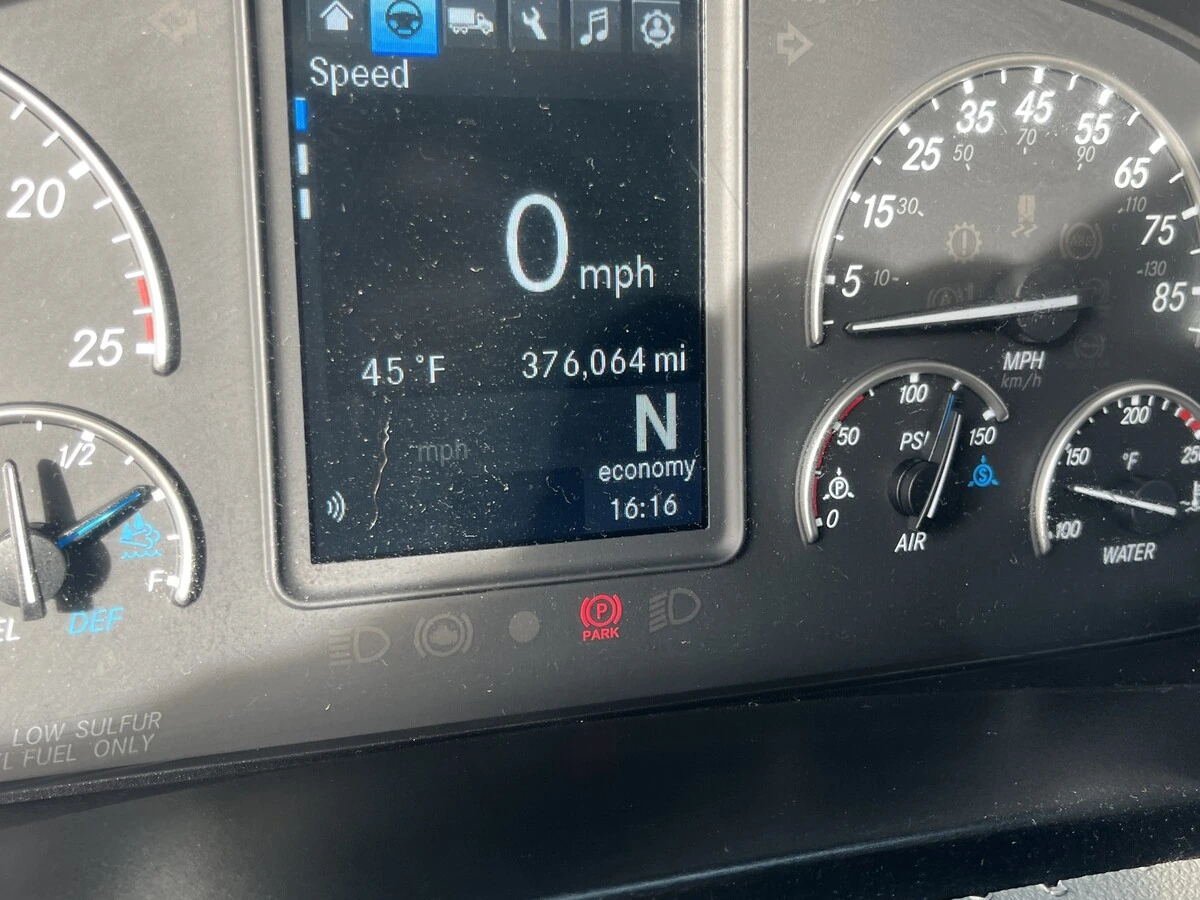 2022 Freightliner Cascadia - image 18