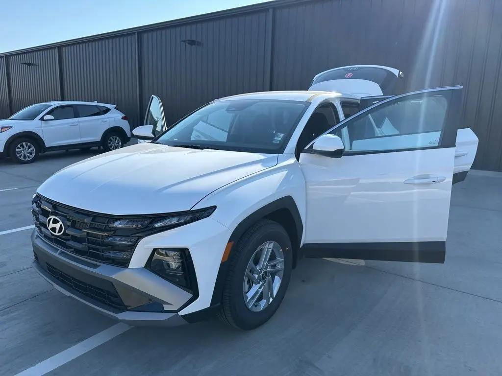 2026 Hyundai Tucson SE photo 11