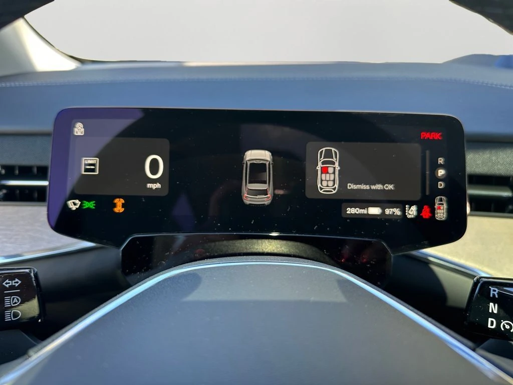 2025 Volvo - image 24