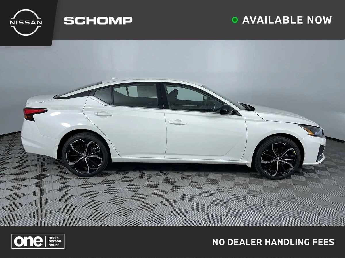 2025 Nissan Altima SR's photo