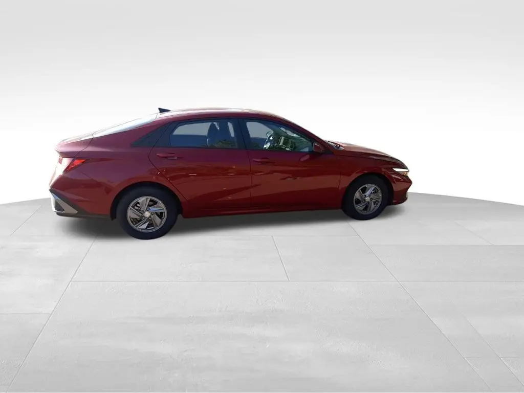 2025 Hyundai Elantra SE photo 8