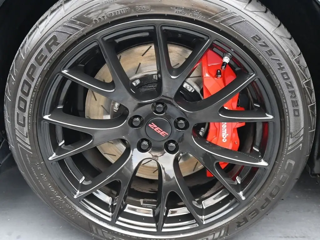 2016 Dodge Challenger SRT8 392 photo 13