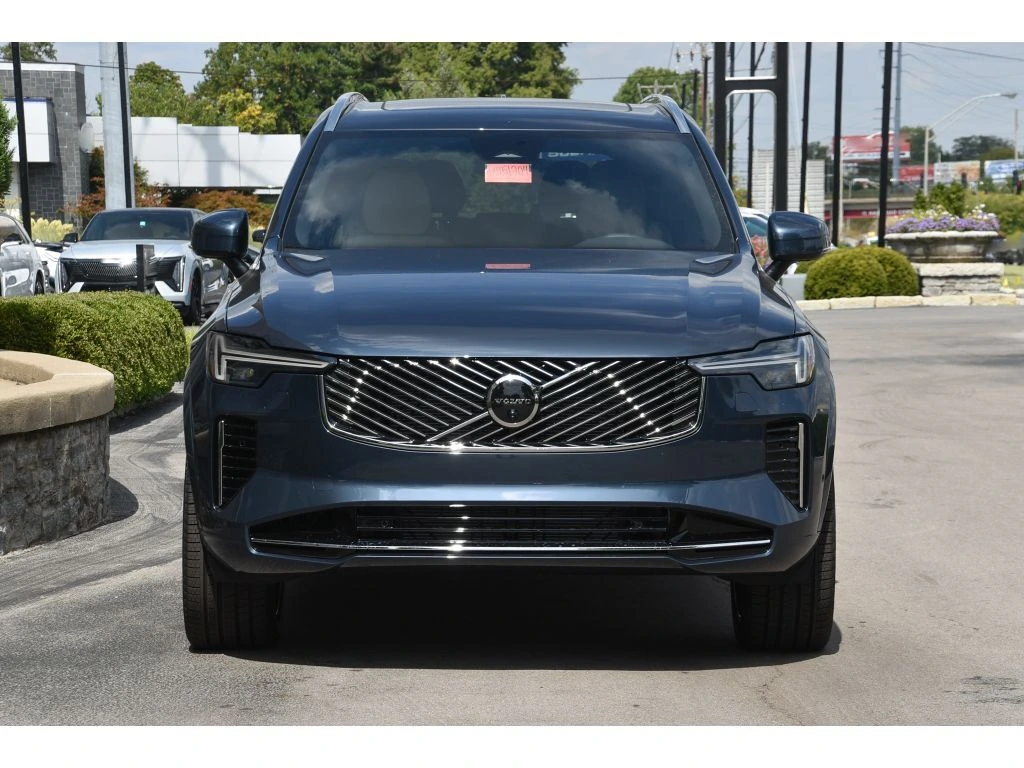 2026 Volvo - image 9