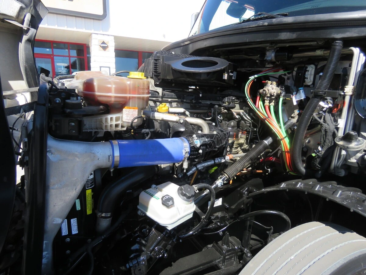 2022 Freightliner Cascadia - image 12