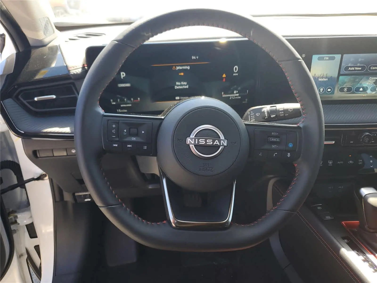 2025 Nissan Kicks SR photo 13