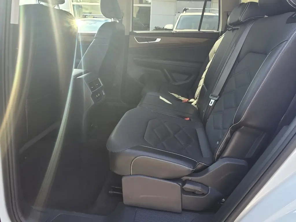 2024 Volkswagen Atlas SE Technology photo 12