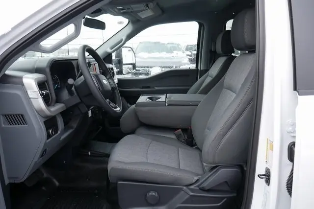 2026 Ford F-450 photo 2