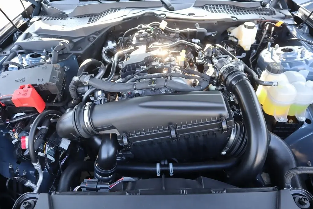 2025 Ford Mustang EcoBoost photo 17