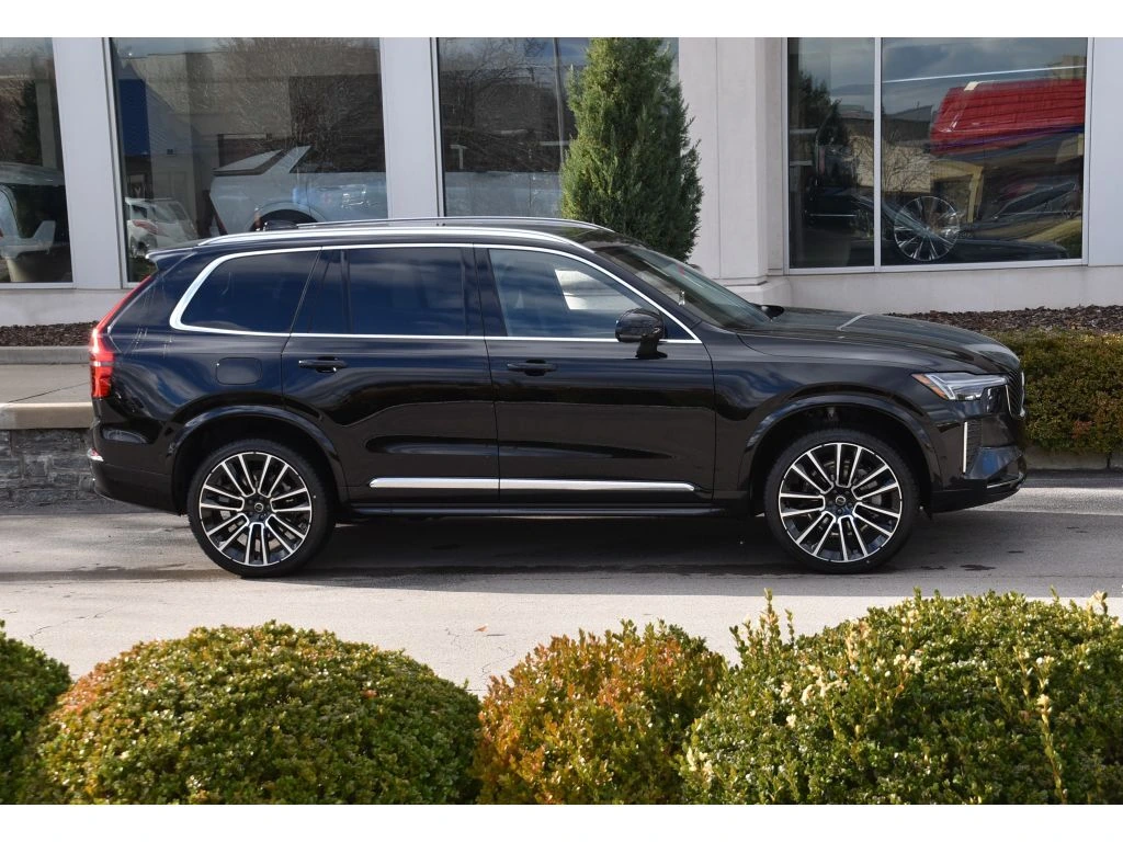 2026 Volvo - image 3