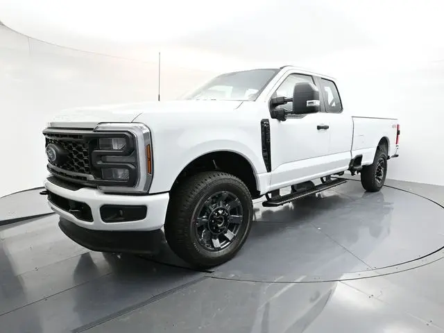 2025 Ford F-350 photo 3