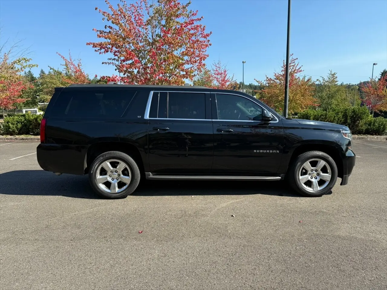 2016 Chevrolet Suburban LT photo 3