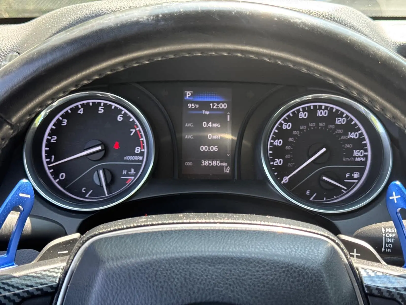 2020 Toyota Camry SE photo 17