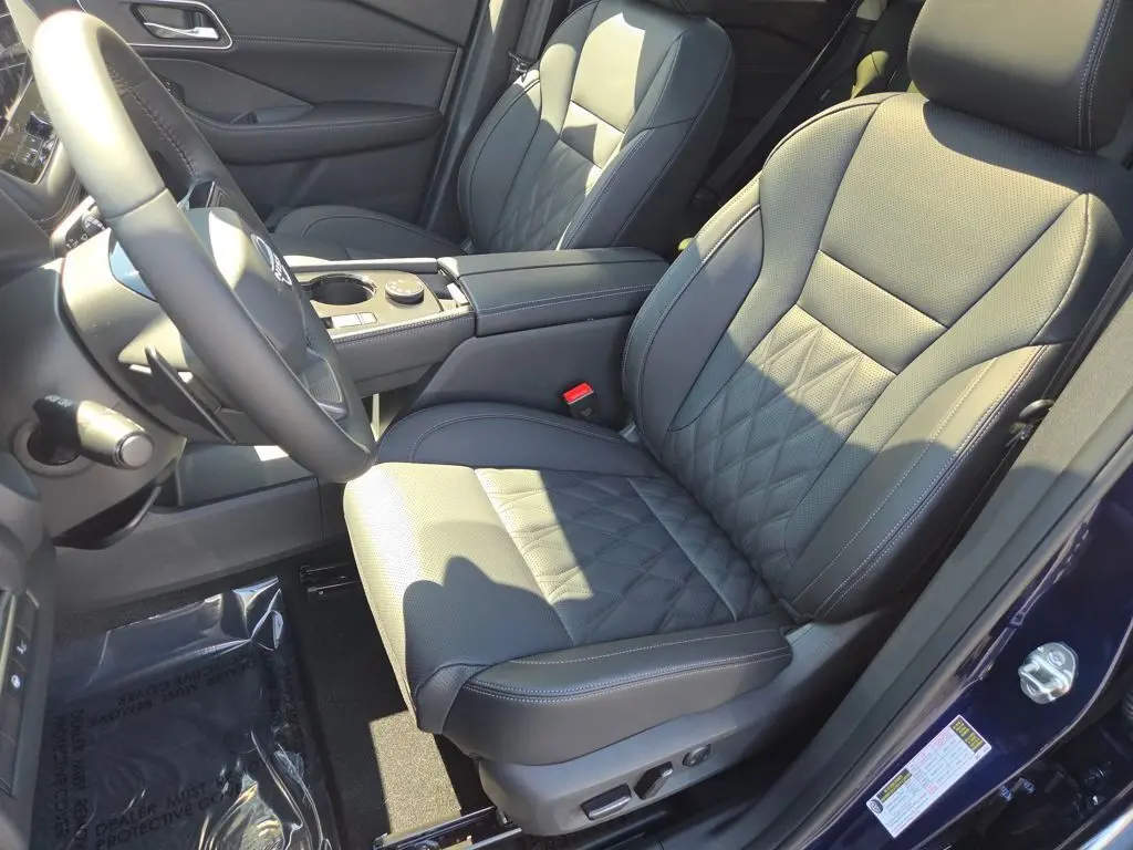 2026 Nissan Rogue Platinum photo 18