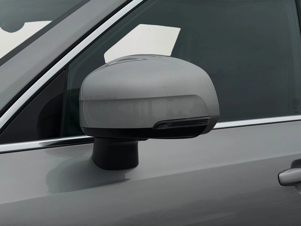 2025 Volvo - image 27