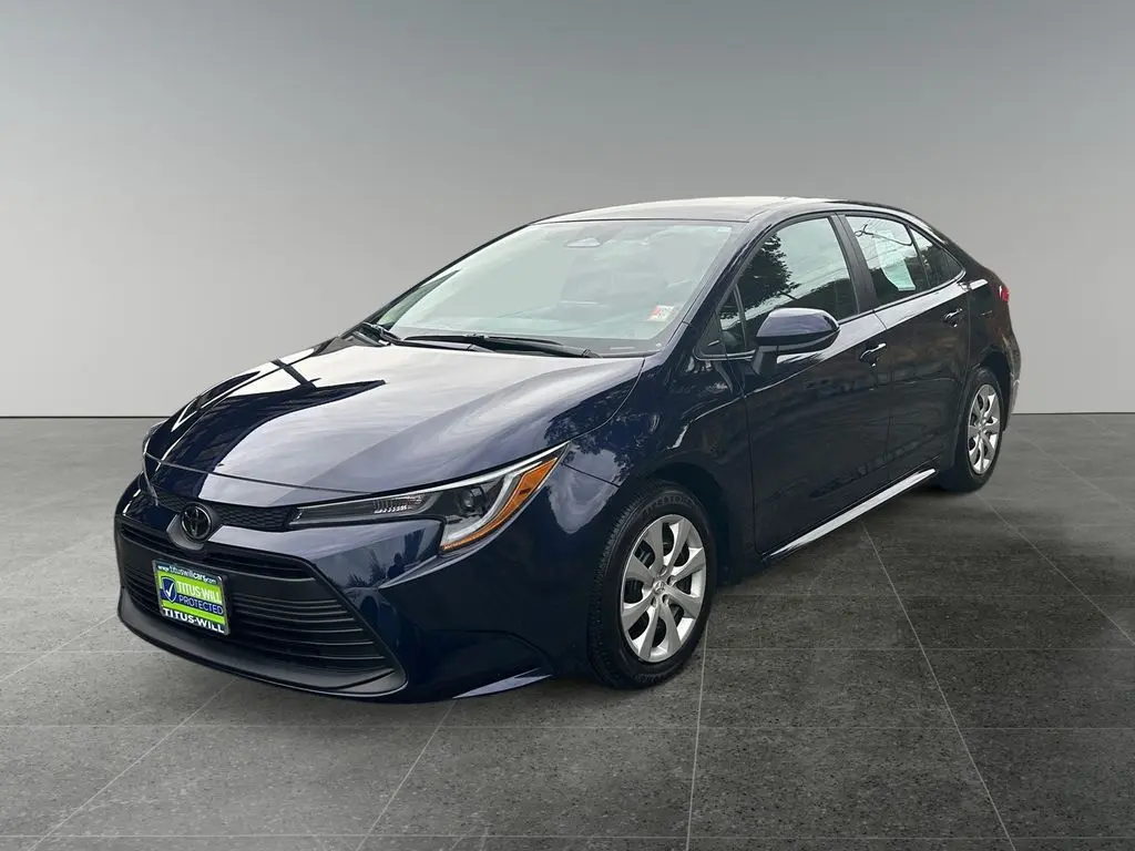 2025 Toyota Corolla LE photo 3