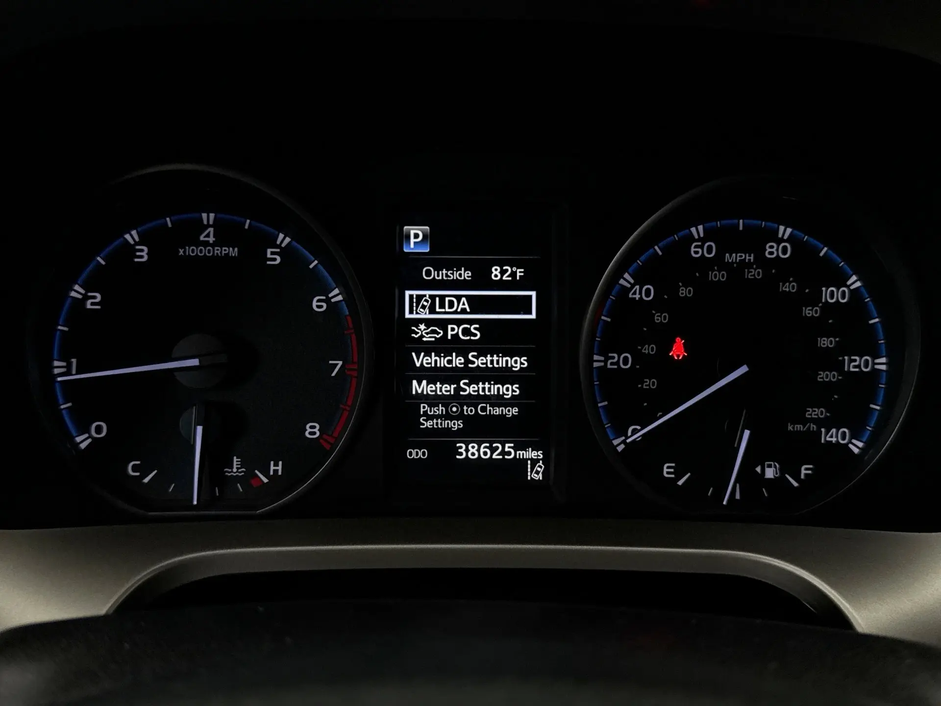 2018 Toyota RAV4 LE photo 12