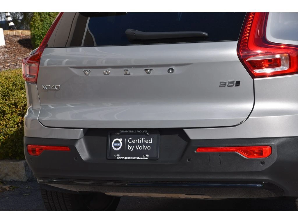 2025 Volvo - image 29