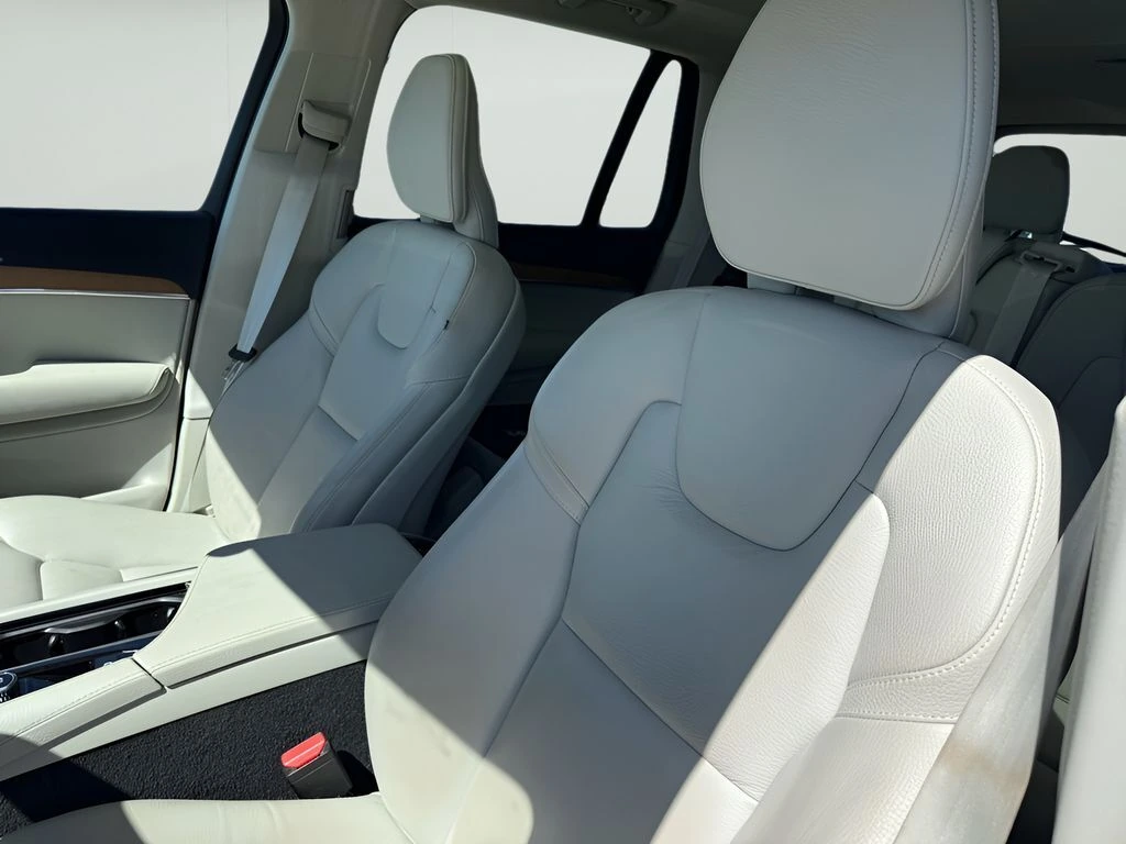 2022 Volvo - image 11