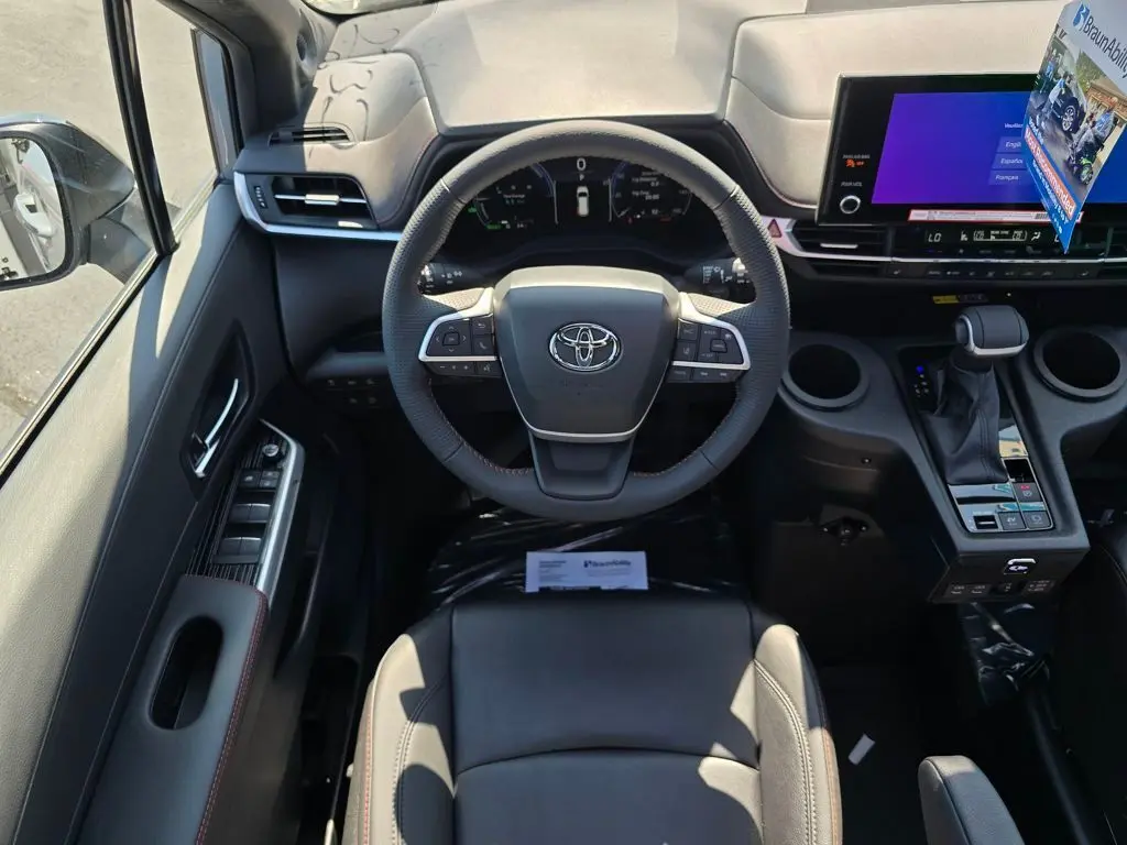 2025 Toyota Sienna XSE photo 25
