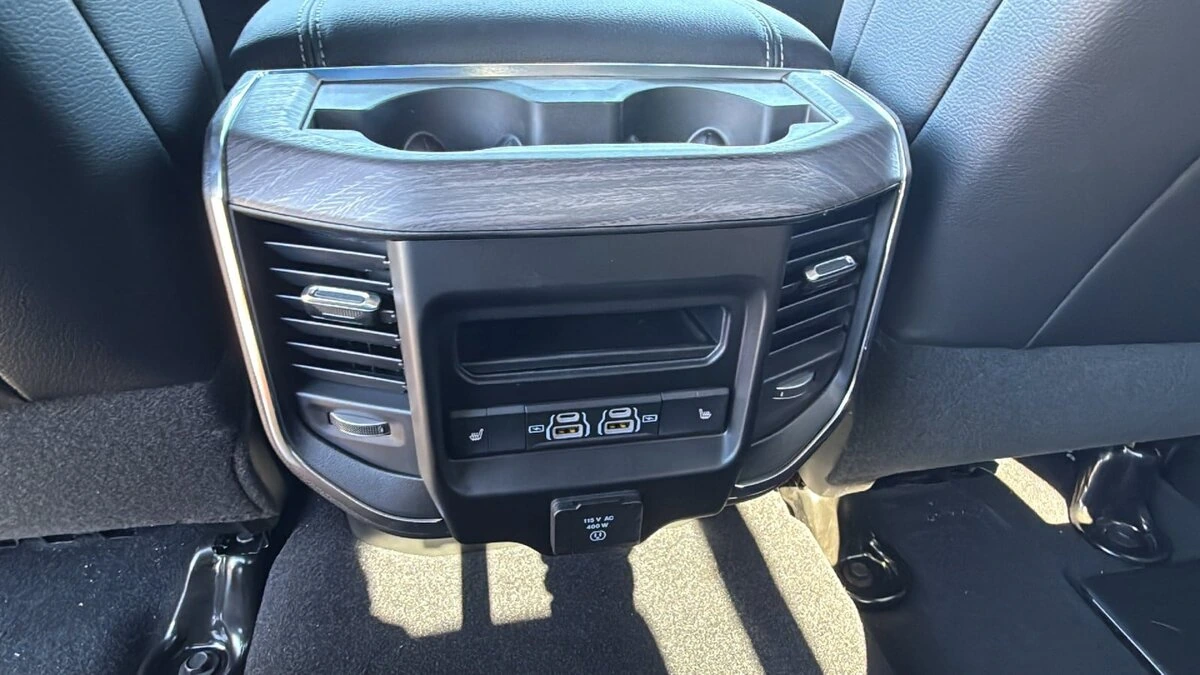 2026 RAM 3500 Laramie - Photo 25