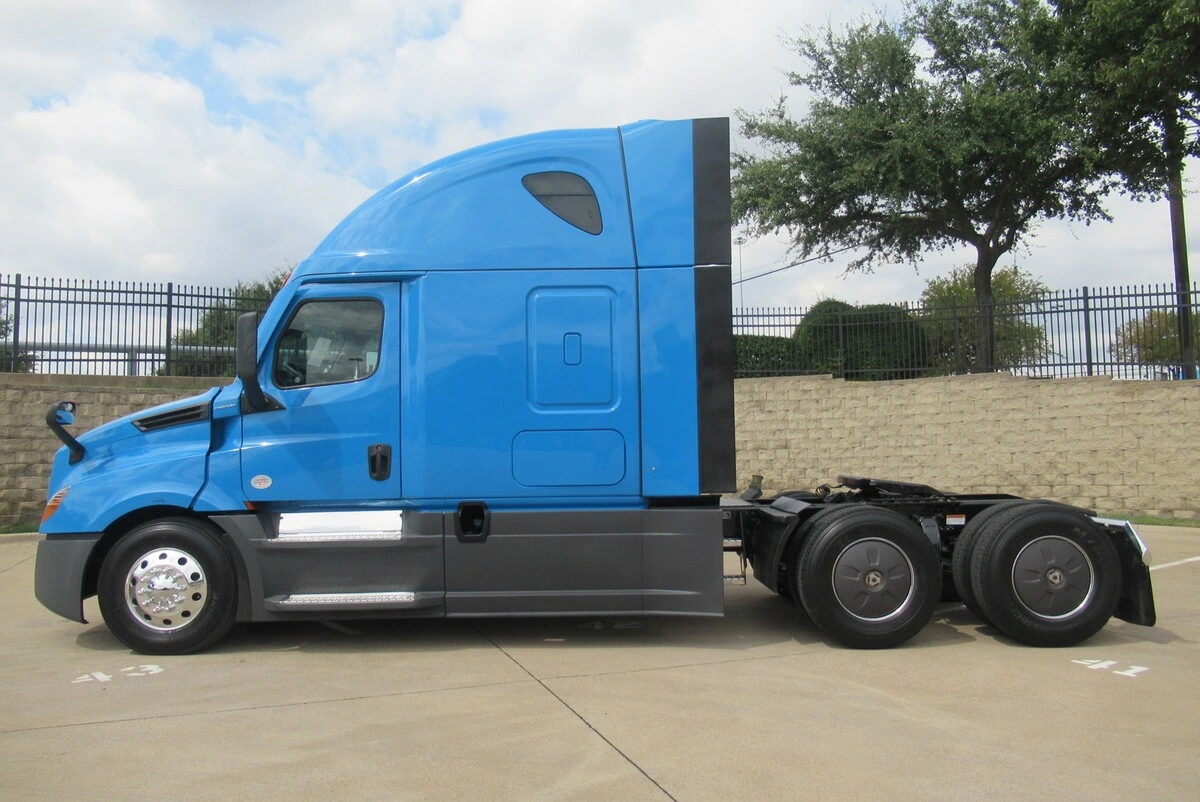 2023 Freightliner Cascadia — photo 6