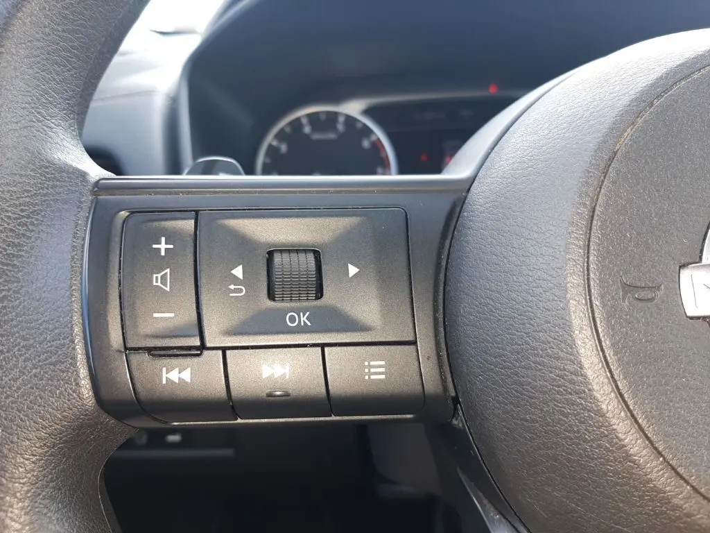 2024 Nissan Rogue SV photo 14