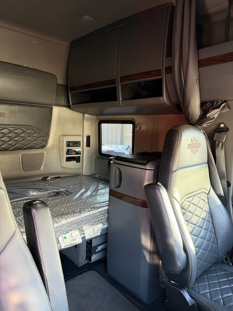 2022 International - image 16