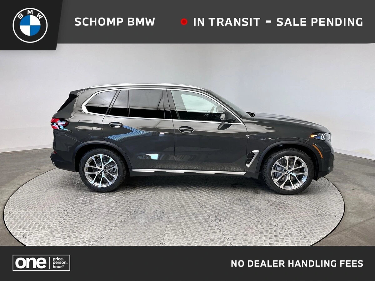 2026 BMW X5 50e's photo