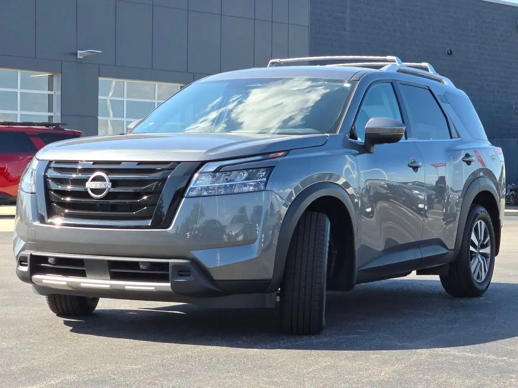 2024 Nissan Pathfinder SL photo 11