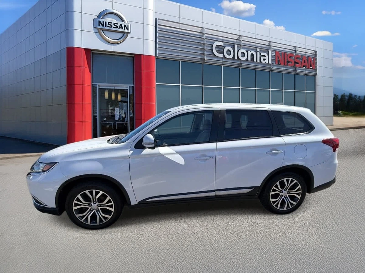 Used 2017 Mitsubishi Outlander SE with VIN JA4AZ3A33HZ010379 for sale in Medford, MA