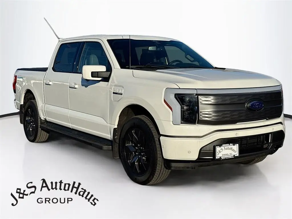 2022 Ford F-150 Lightning Lariat's photo