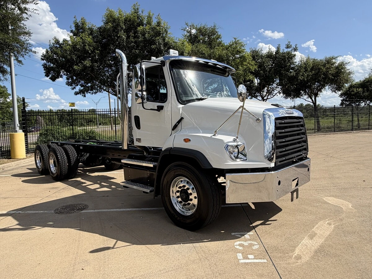 2027 Freightliner 114SD — photo 7