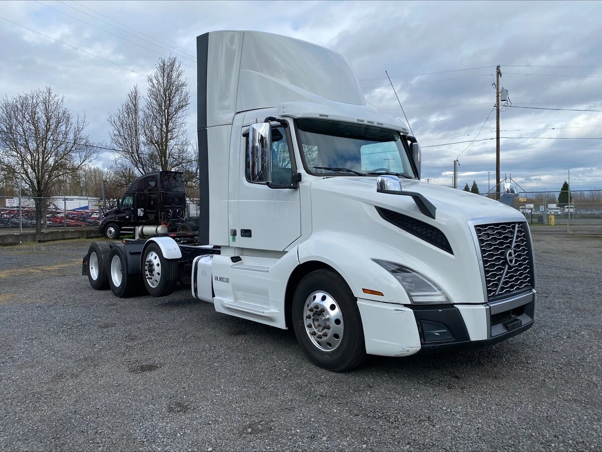2018 Volvo VNL 860 - image 7