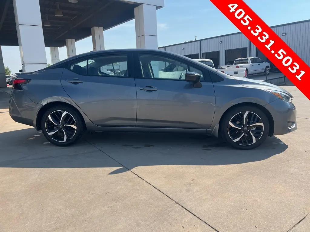 2024 Nissan Versa 1.6 SR photo 2