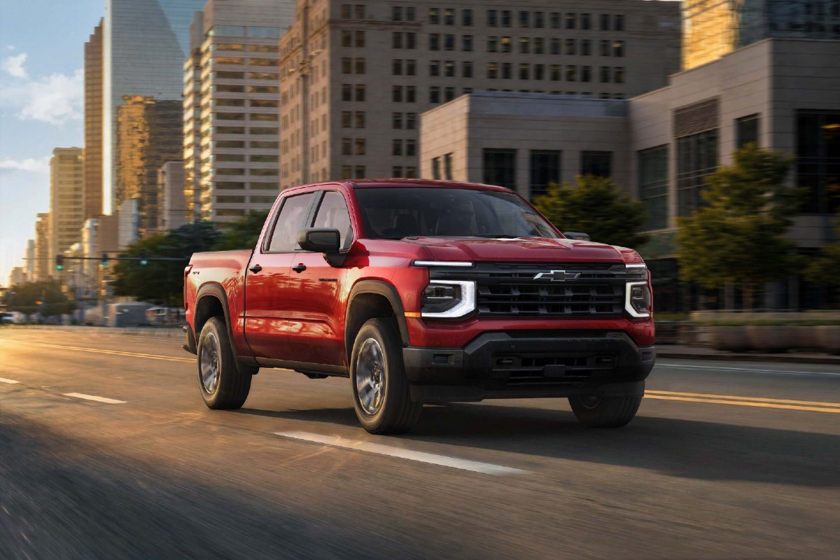 2027 Chevrolet Silverado 1500 Exterior Passenger Side Front Angle