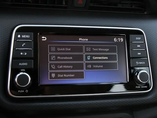 2025 Nissan Kicks Play S photo 17