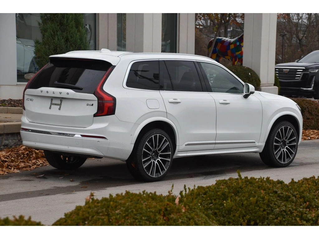 2026 Volvo - image 4